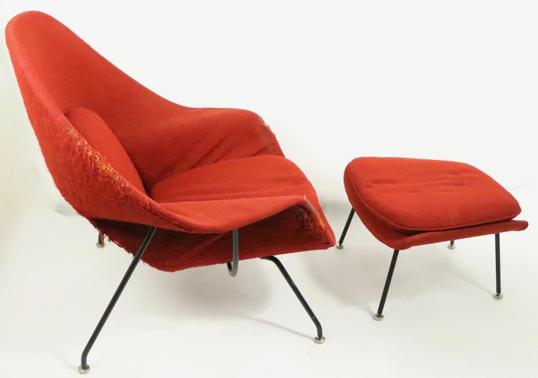 Iconic Womb chair and ottoman designed by Eero Saarinen for Knoll, circa 1978. This example is in very good structural condition, it will need to be reupholstered.
Chair dimensions: 35.25 Total H x Arm 20 x Seat H 17 x 39 W x 30 D
Ottoman 24.5 W x