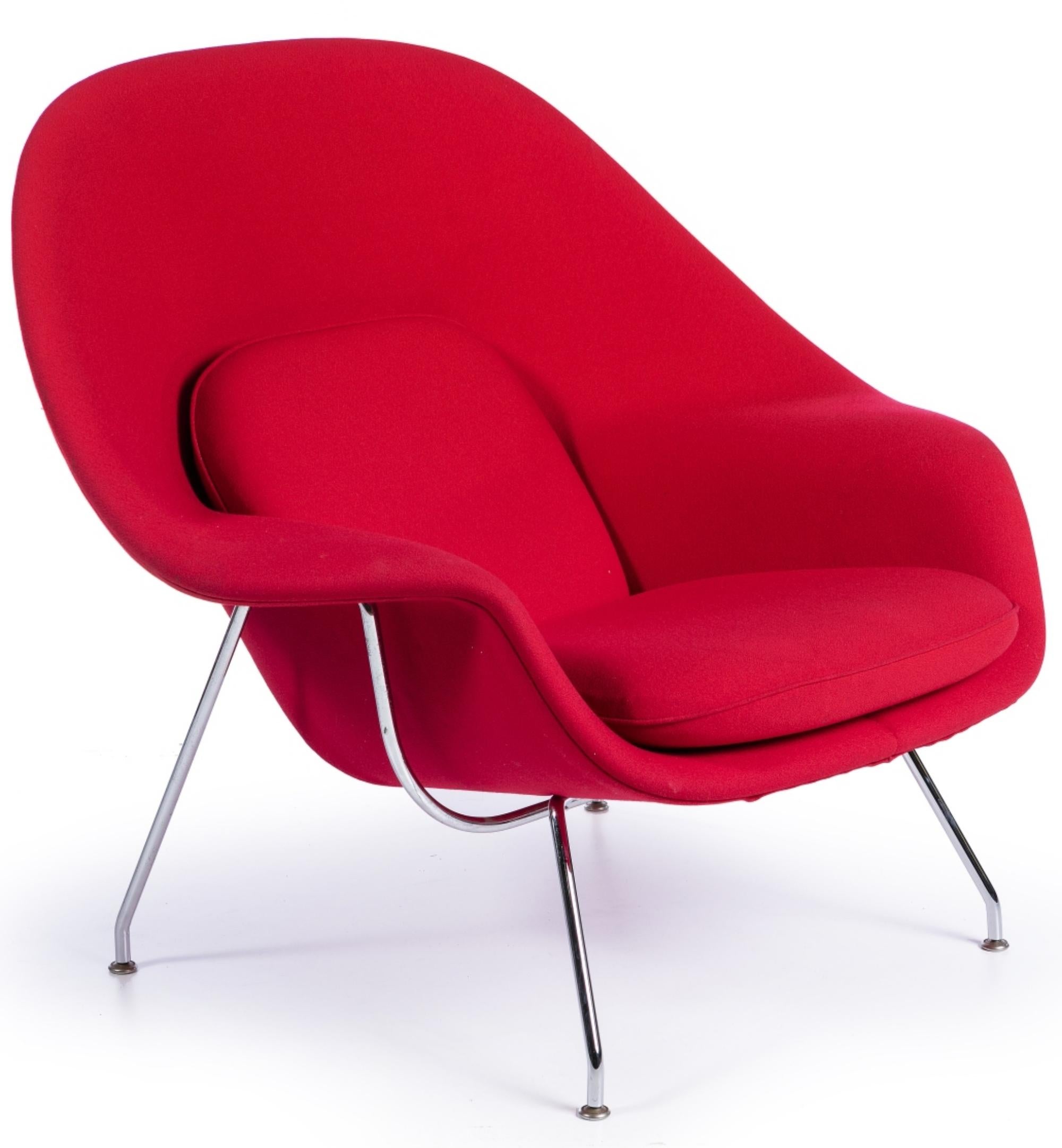 Womb Chair-Knoll armchair
Created in 1948 by designer Eero Saarinen for Knoll.
Bordeaux seat and back.
Knoll marked stainless steel base.
Dimensions: 92 x 79 x 104 cm.
