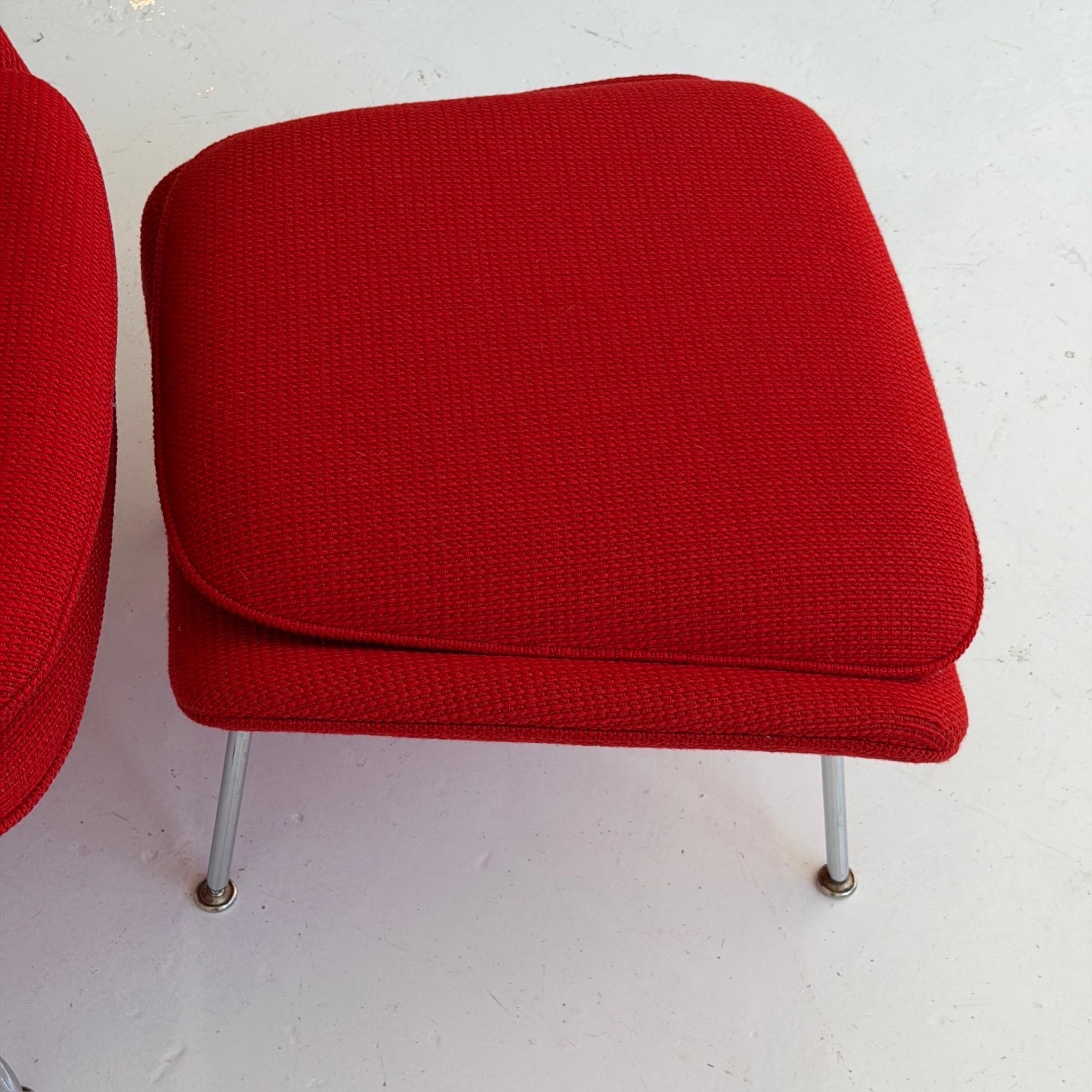 Womb Chair + Ottomane von Eero Saarinen für Knoll im Zustand „Gut“ im Angebot in Chicago, IL