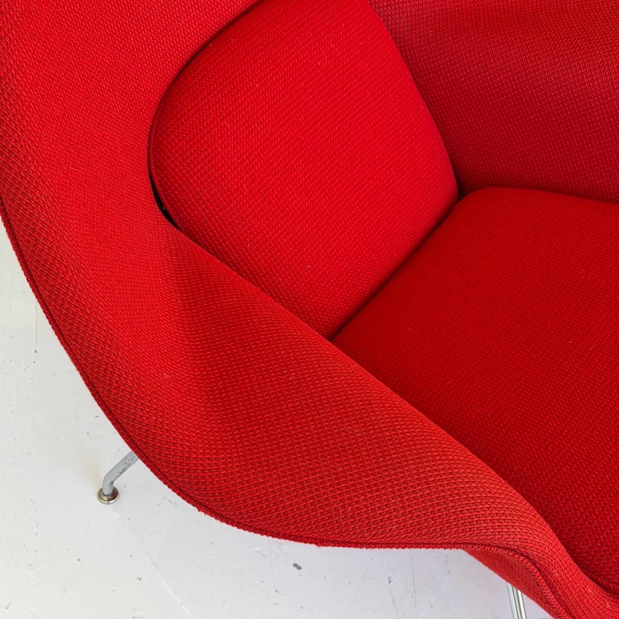 Womb Chair + Ottomane von Eero Saarinen für Knoll (Ende des 20. Jahrhunderts) im Angebot