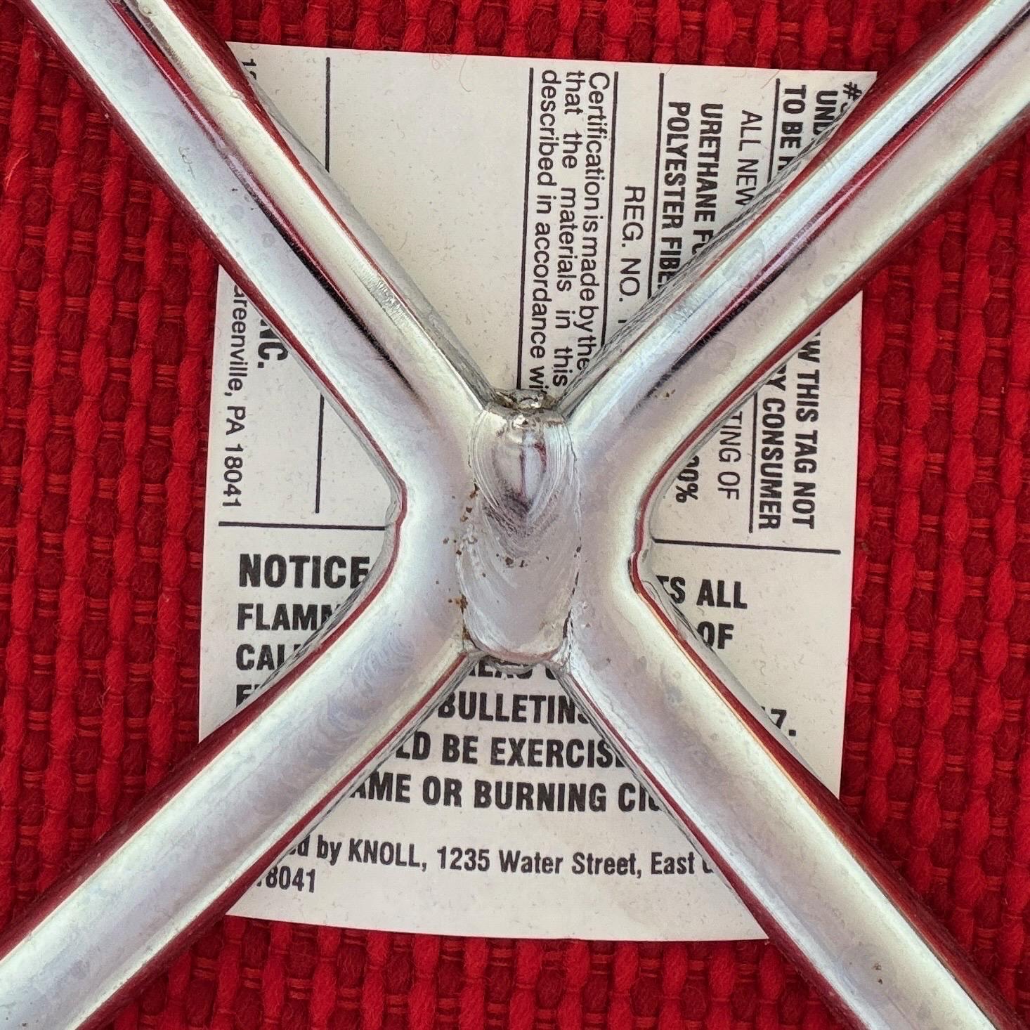 Womb Chair + Ottomane von Eero Saarinen für Knoll (Metall) im Angebot