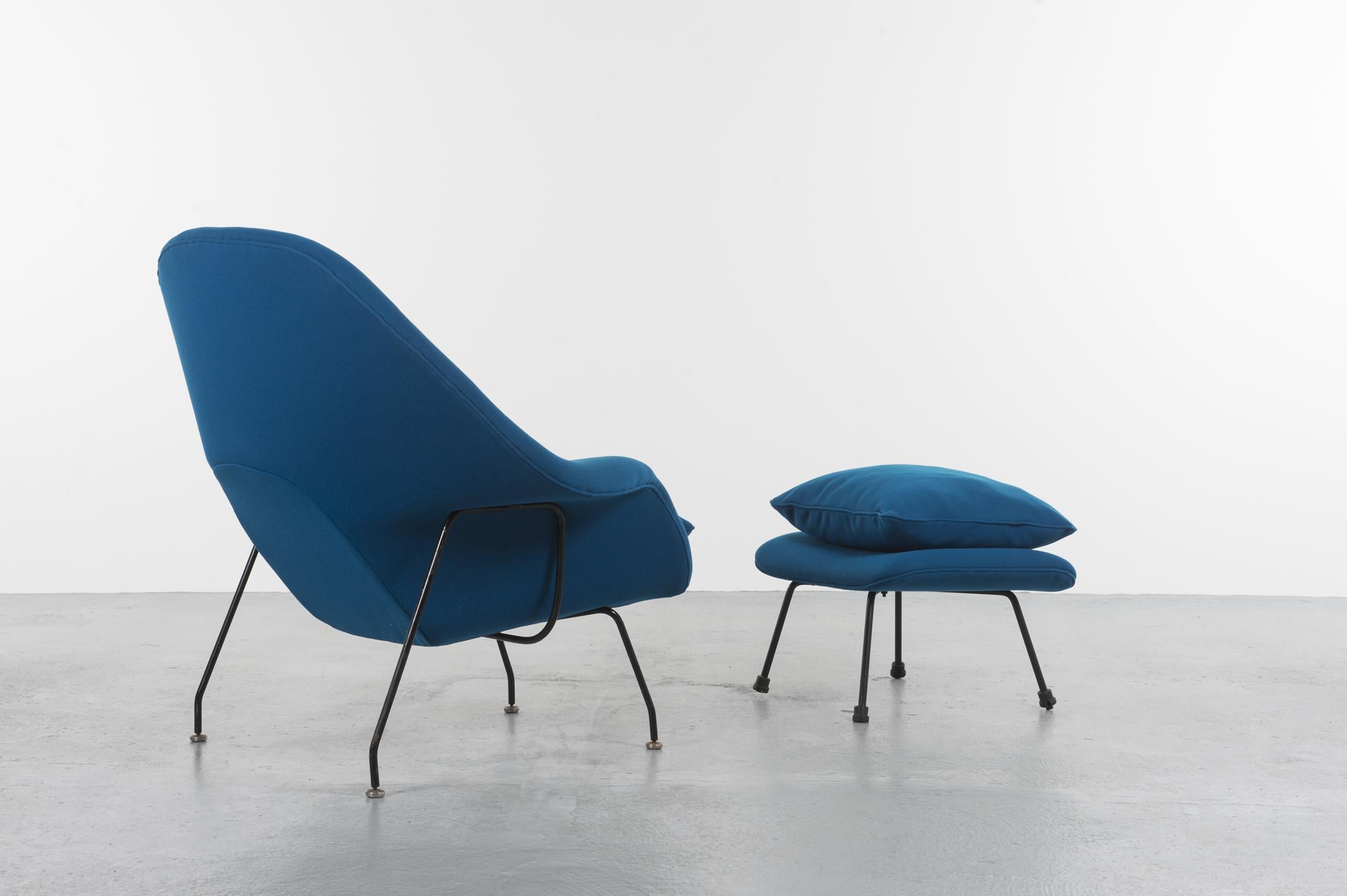 Mid-Century Modern Womb Chair and ottoman by Eero Saarinen Produced by Knoll First Edition, Europe