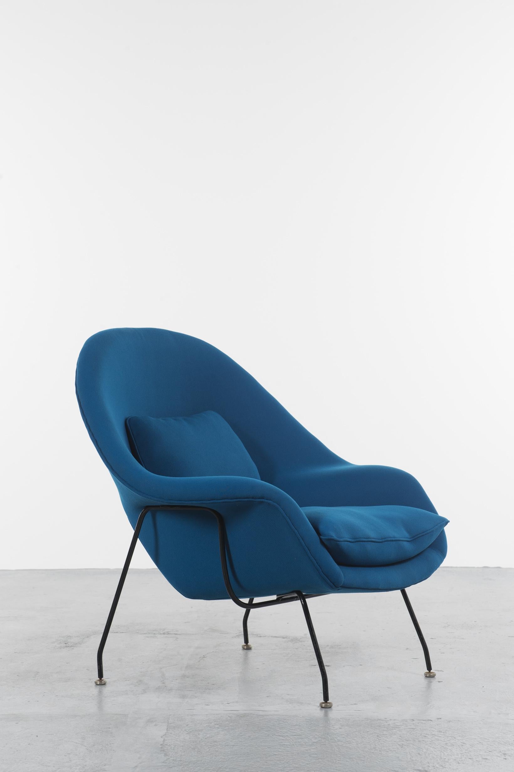 Lacquered Womb Chair and ottoman by Eero Saarinen Produced by Knoll First Edition, Europe