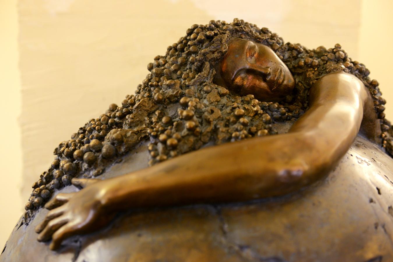 Femme Terre Sculpture en bronze Neuf - En vente à Paris, FR