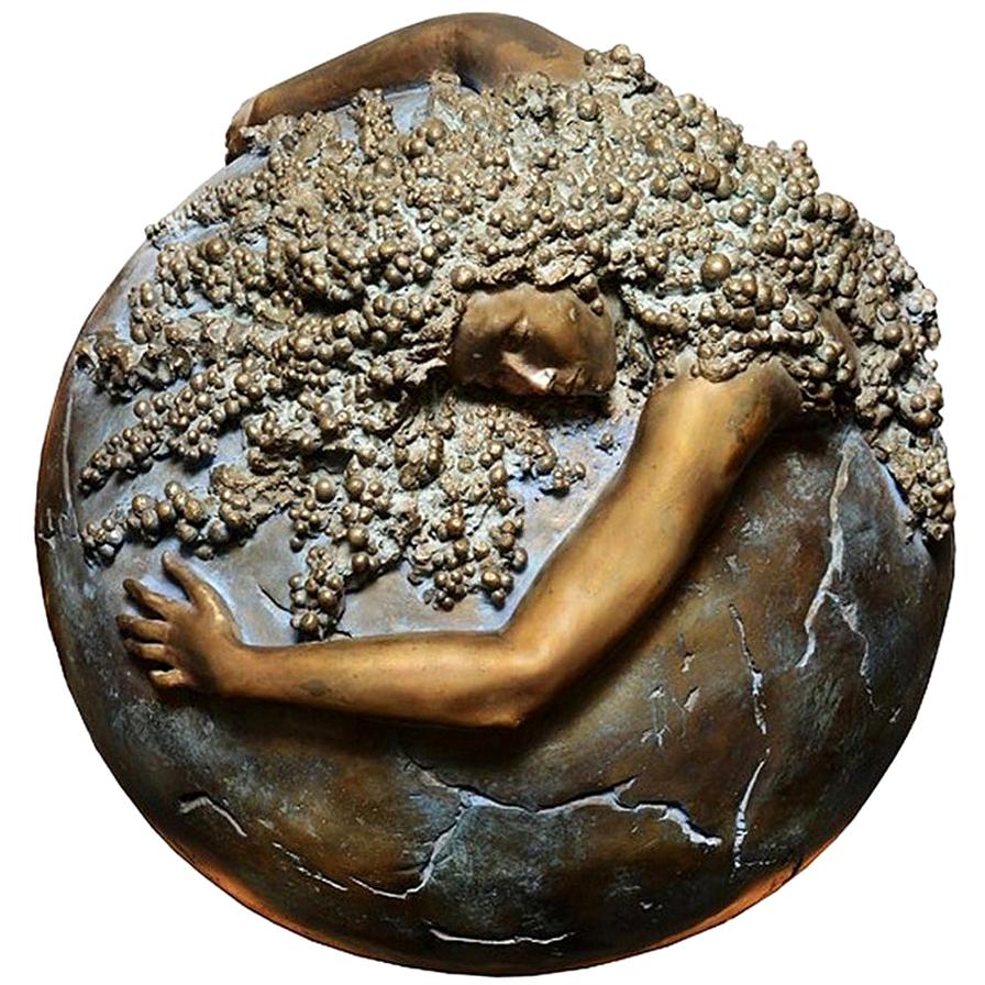 Scultura Donna Terra in bronzo