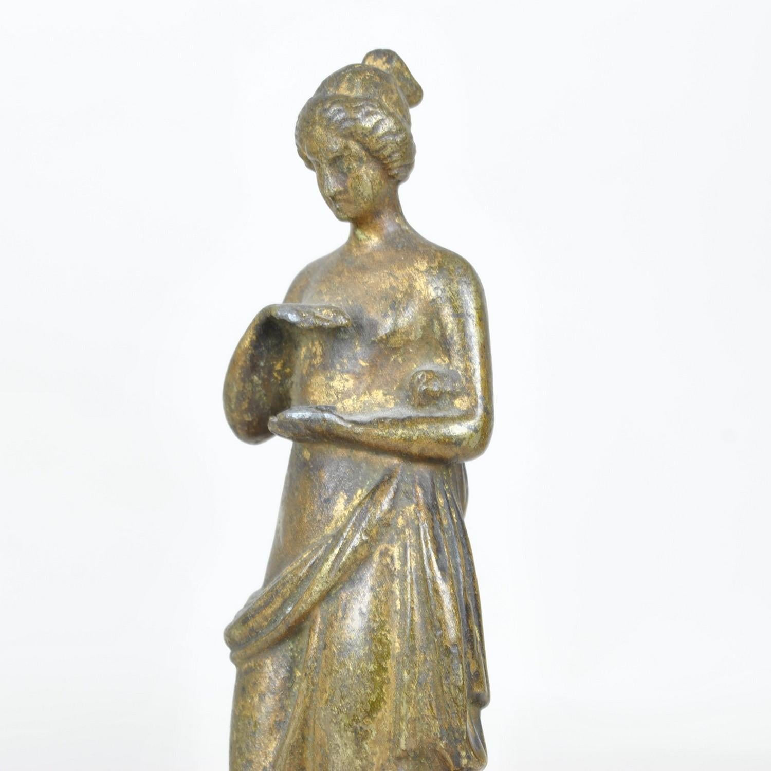 19th Century Women In The Antique, Bronzes, XIXth Century For Sale