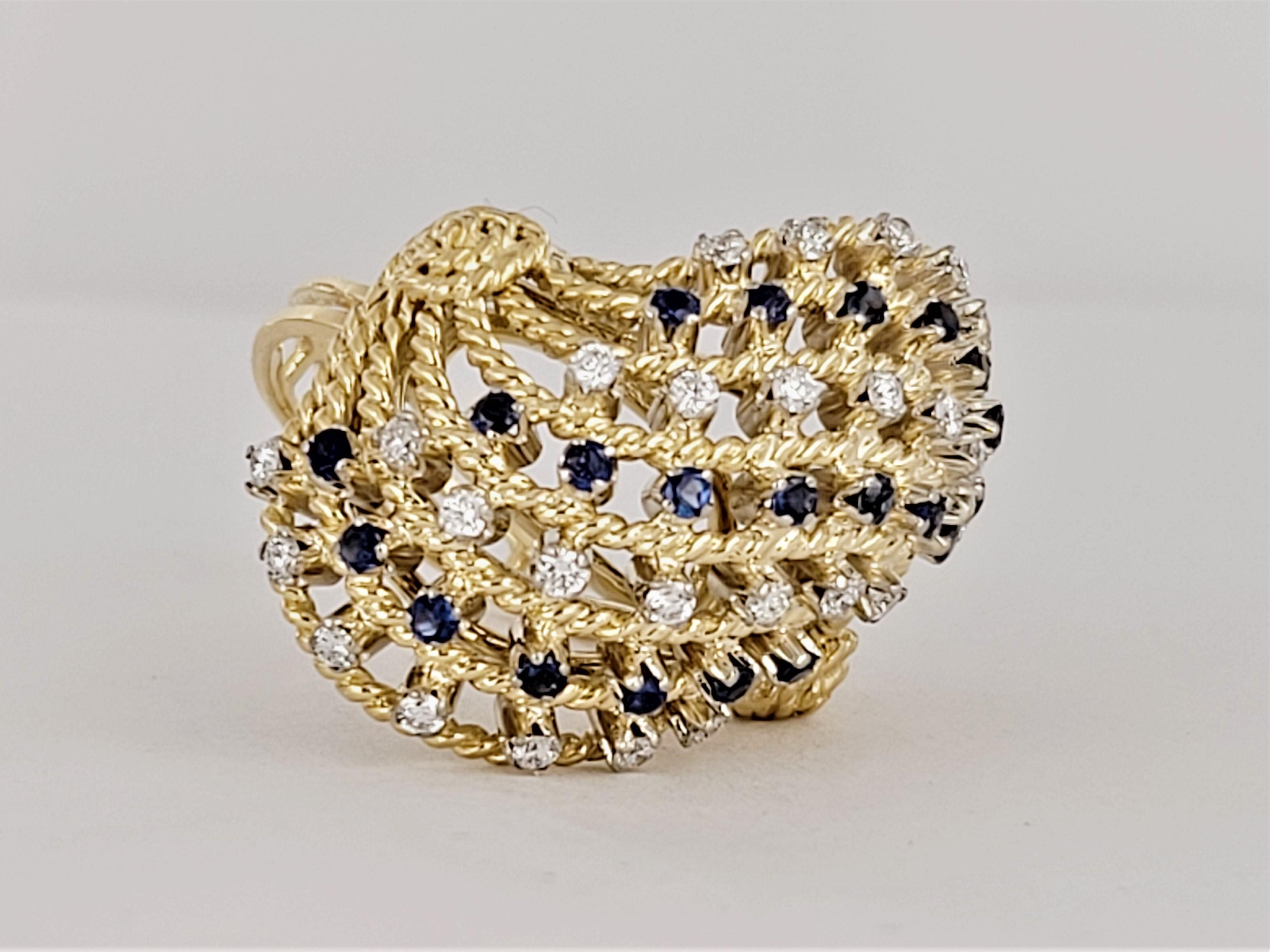 Women Vintage Cluster  Ring in 18K Yellow Gold with Sapphire and Diamonds For Sale 1