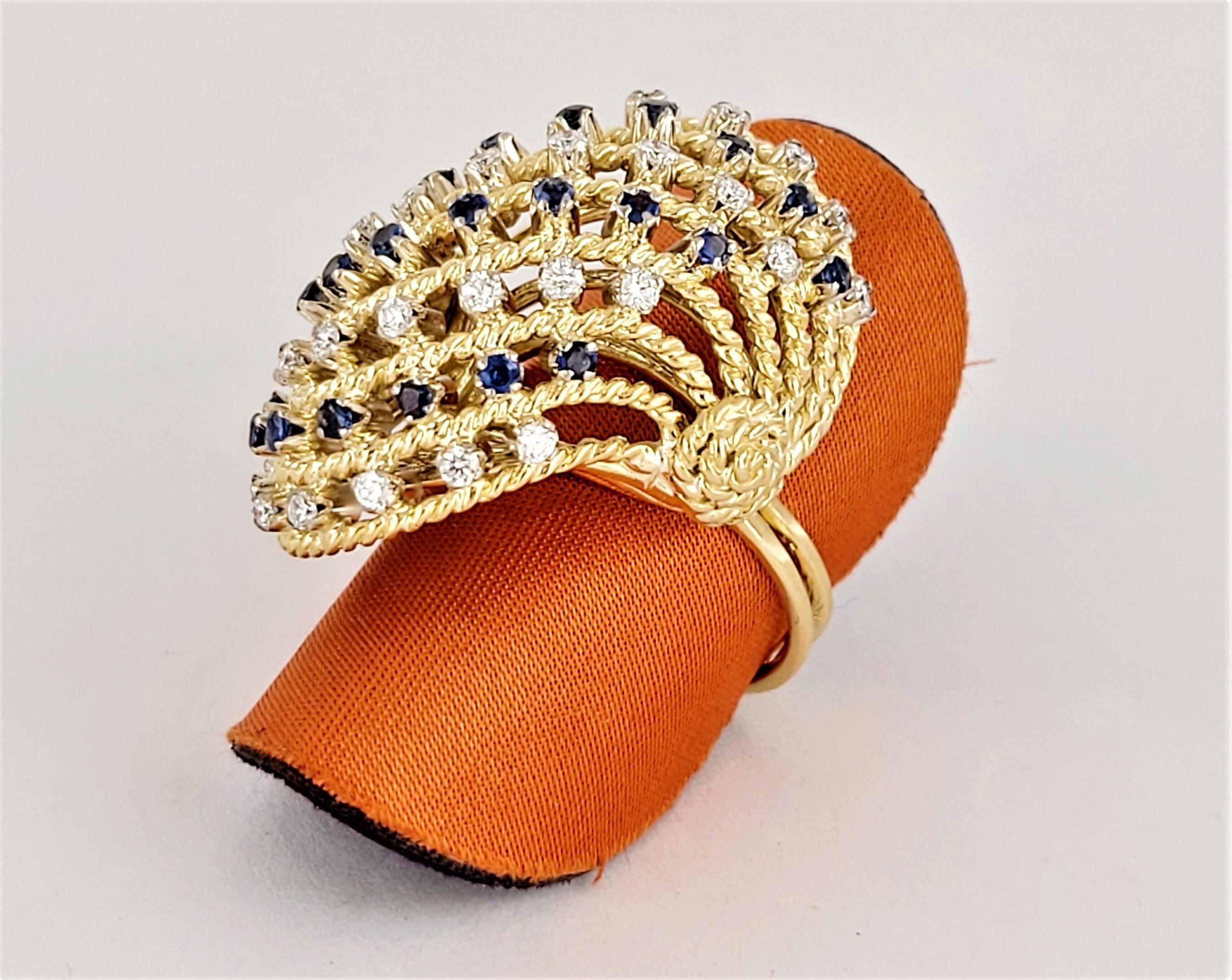 Women Vintage Cluster  Ring in 18K Yellow Gold with Sapphire and Diamonds For Sale 2
