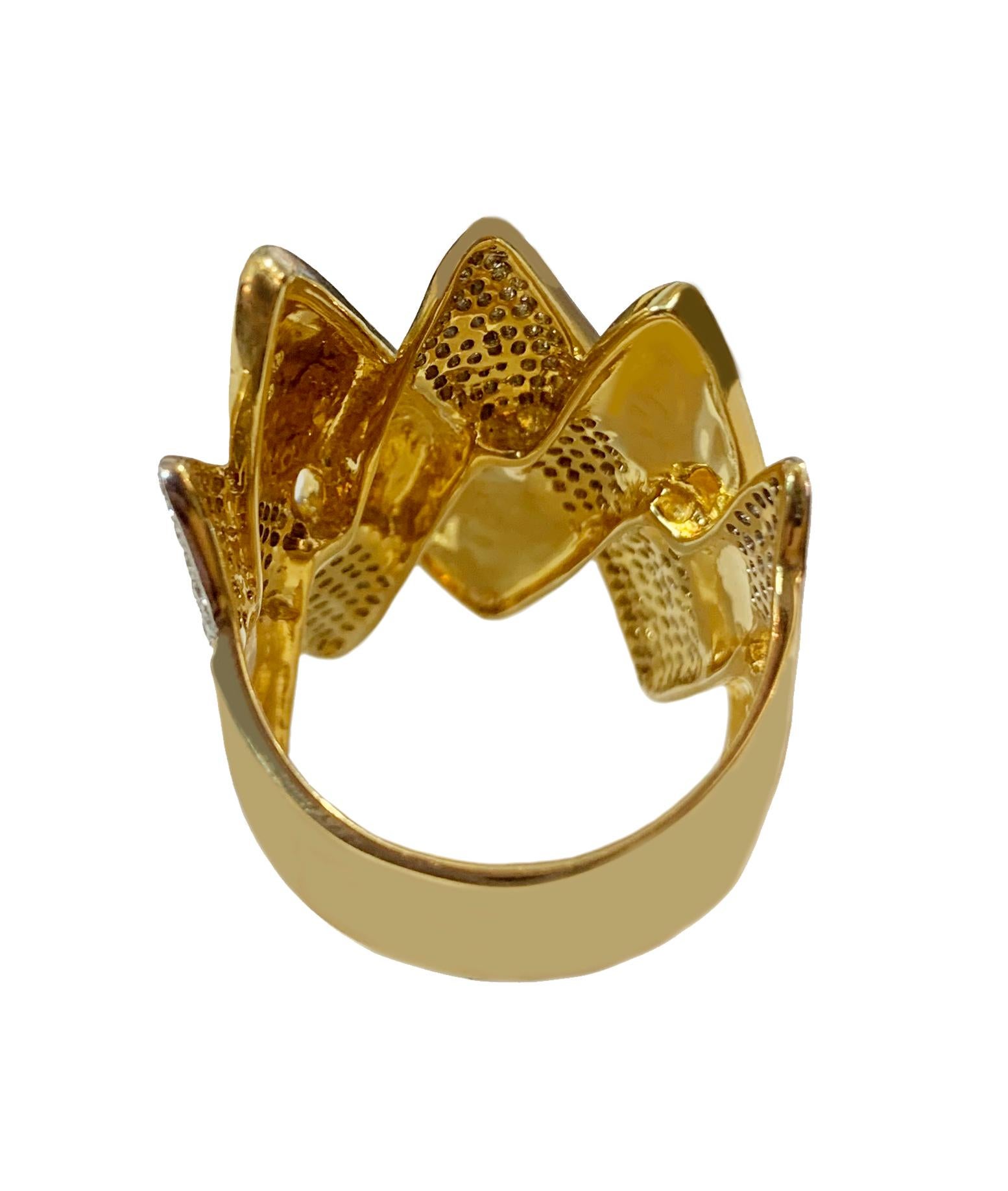 Women Yellow Gold With Diamonds Ring In New Condition For Sale In New York, NY