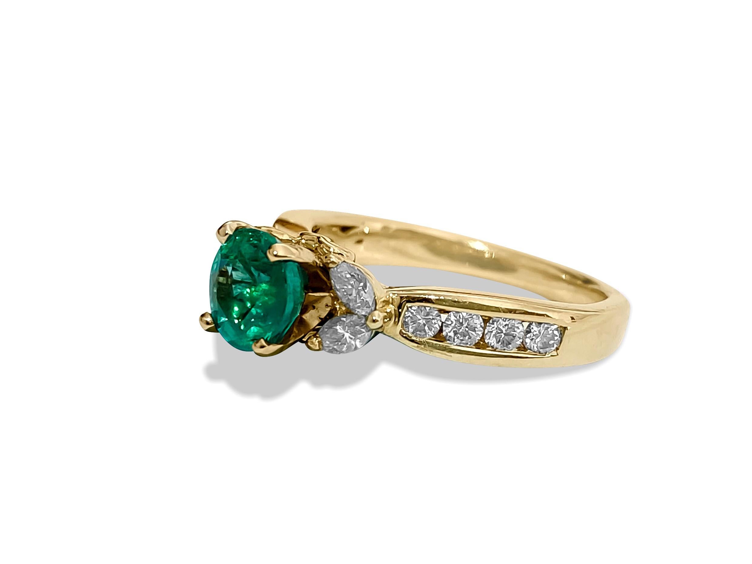 Women's Womens, 14k Gold, Emerald & Diamond Engagement Ring For Sale