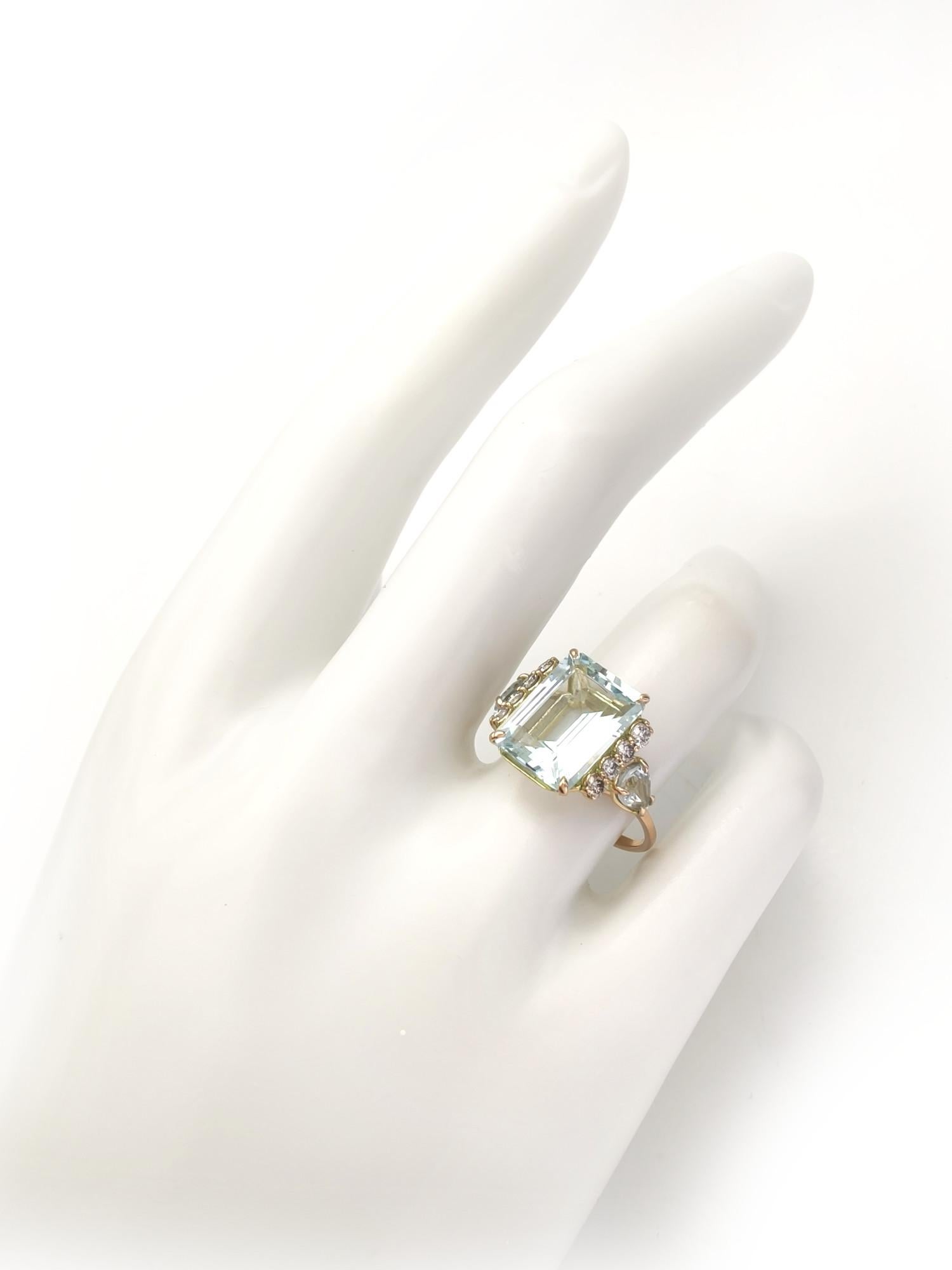 Explore our exquisite women's 14K gold ring adorned with stunning aquamarine and diamonds. An ideal choice for proposals, engagements, and weddings. Discover unique gift ideas that capture the essence of love and commitment. Our handcrafted,