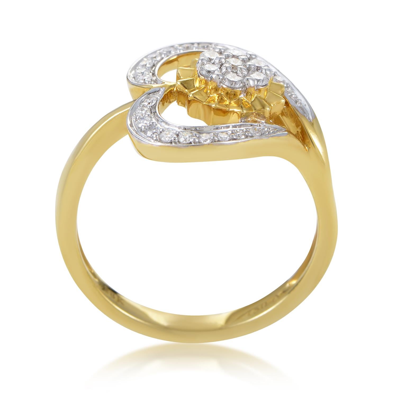In order to emphasize the romantic shape of a heart in spectacular fashion, bright glistening diamonds weighing in total 0.33ct are arranged at the top of this enchanting ring, brilliantly contrasting the warm nuance of 18K yellow gold.
Ring Top
