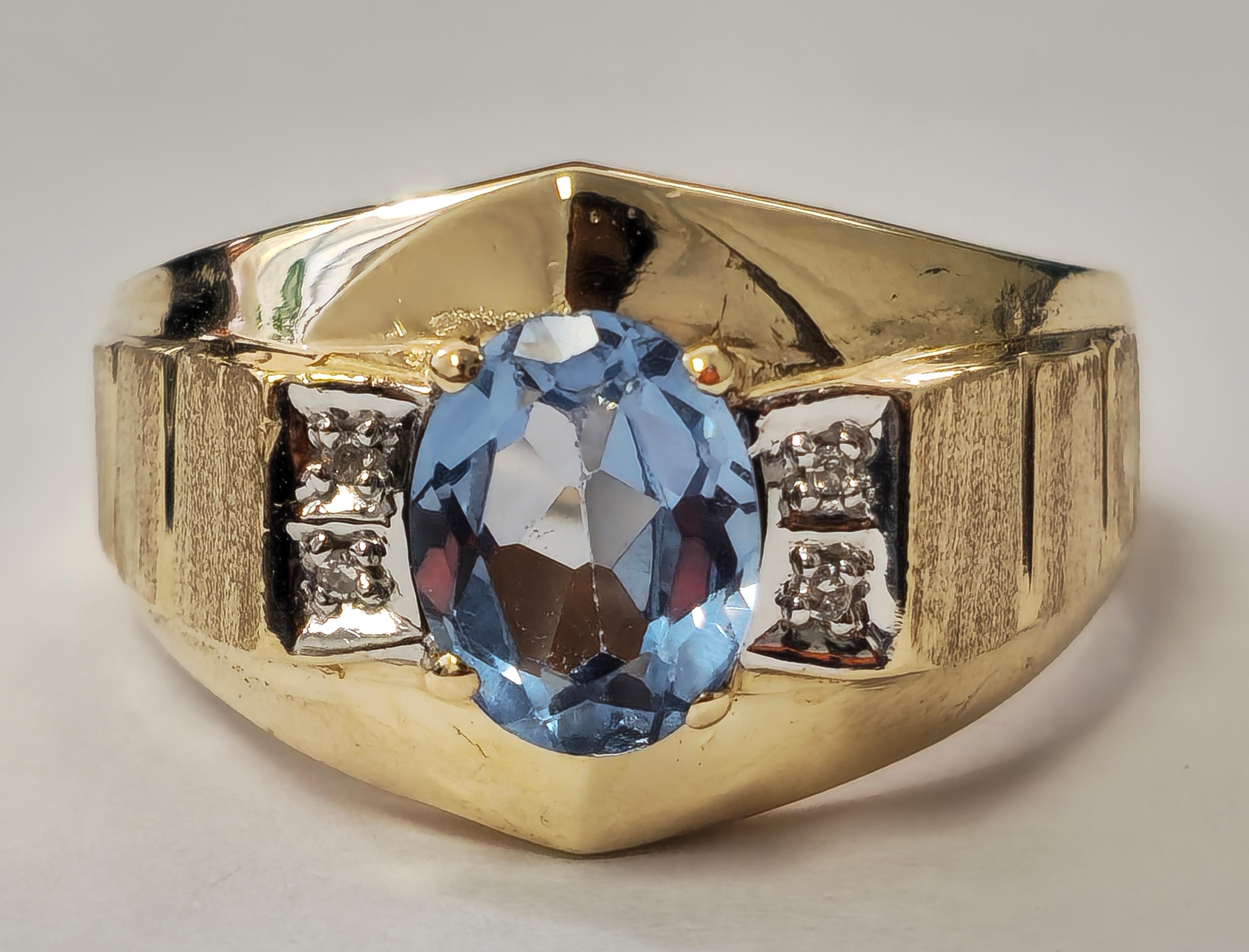 Womens 2.10 Carat Aquamarine & Diamond Ring For Her In Excellent Condition For Sale In Miami, FL