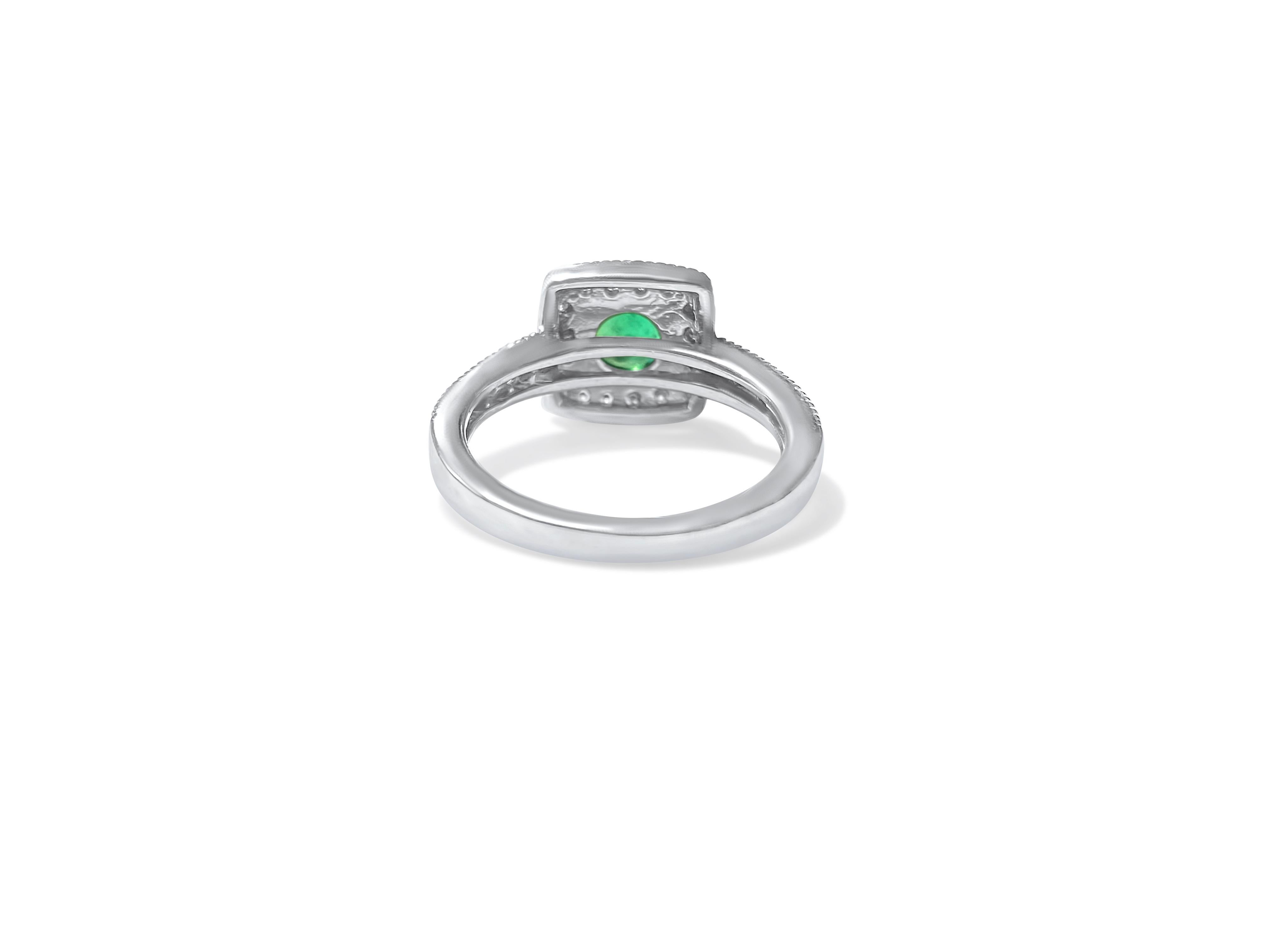 Round Cut Womens 2.10 Carat Natural Emerald and Diamond Ring in 14 Karat White Gold For Sale