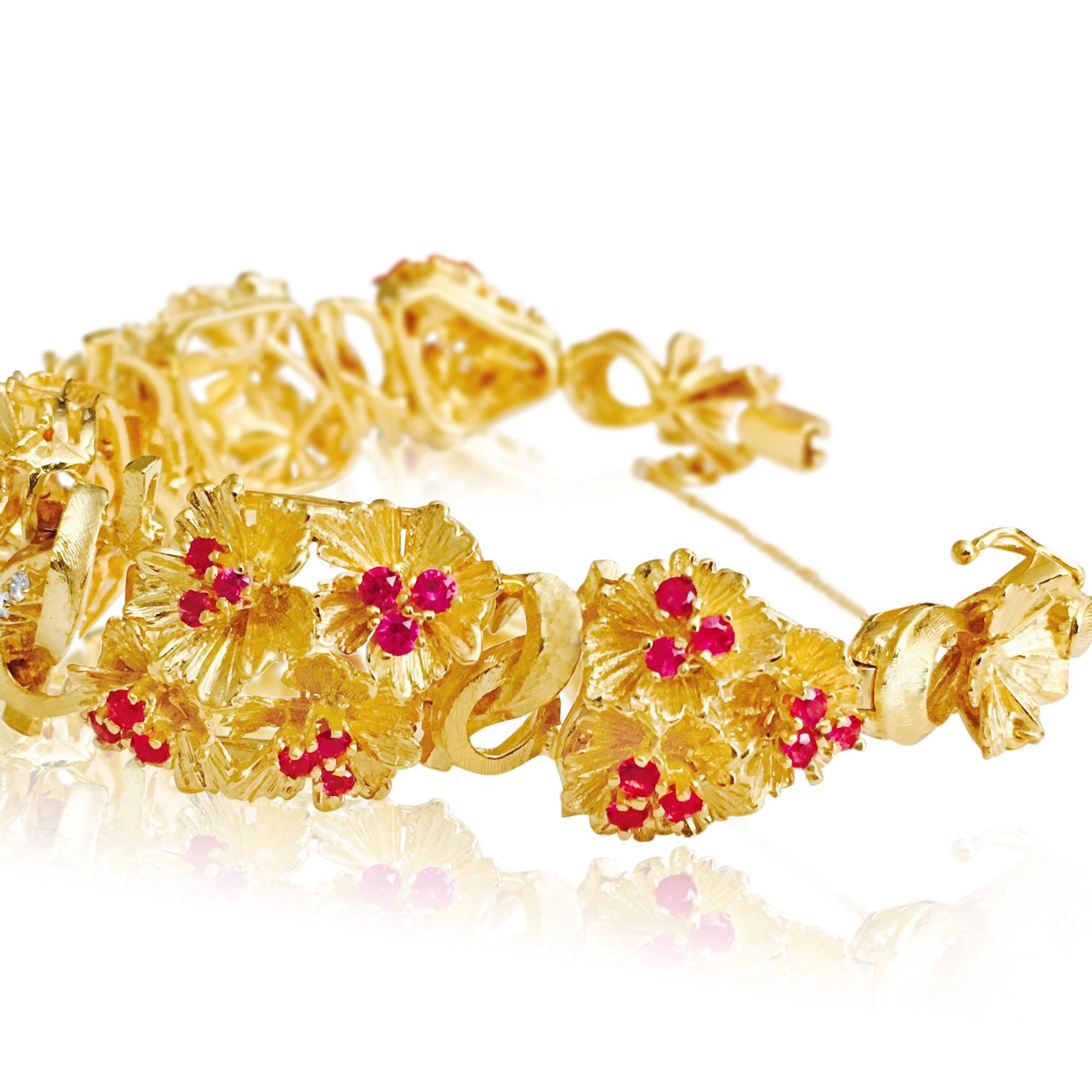 Metal: 18K Yellow Gold. 
6.00 carat Burma ruby, round cut.
1.00 Carat Diamonds. VVS clarity and F-G color. Round brilliant cut. 
All stones set in prongs setting. 
Womens diamond, ruby and gold bracelet. 