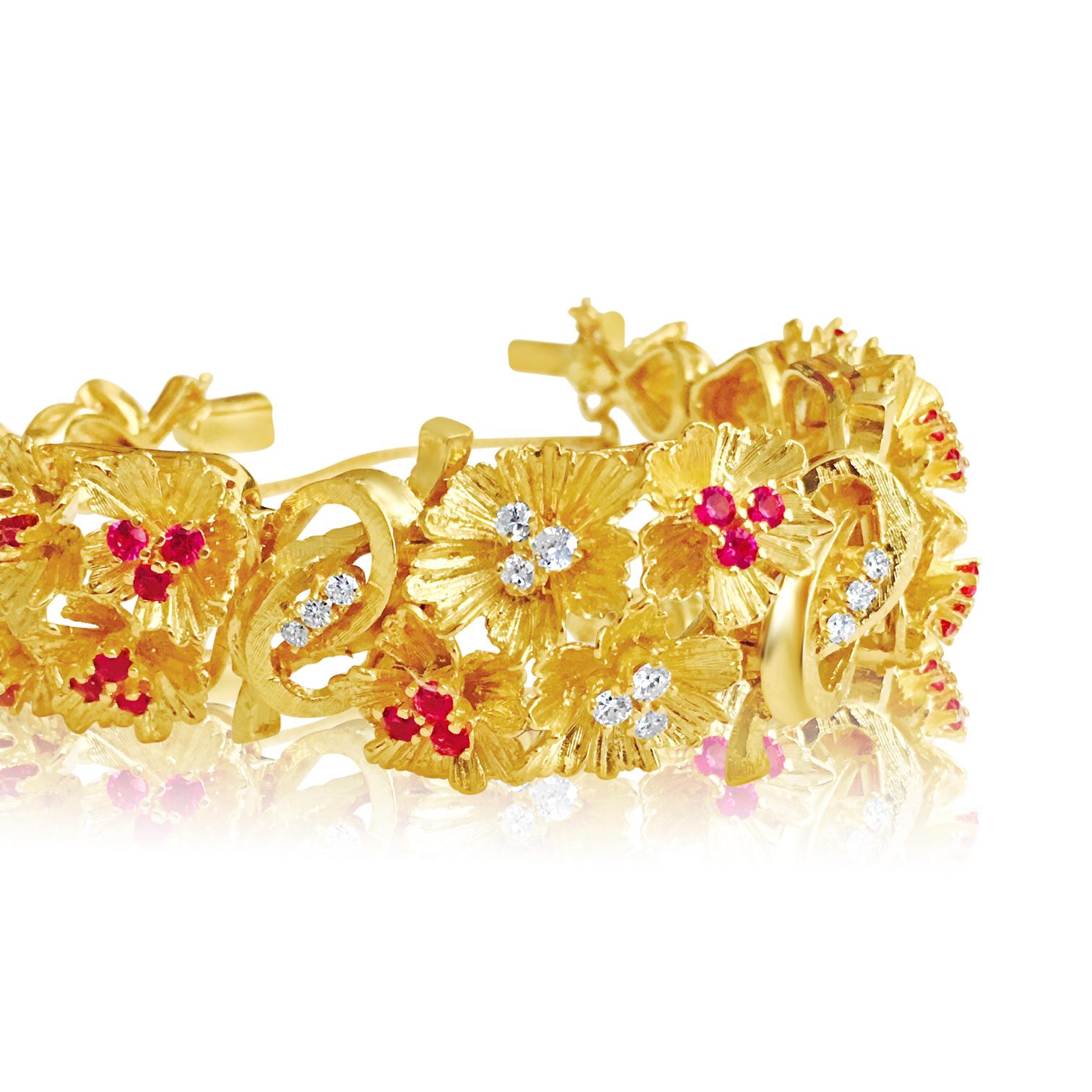 Womens 6.00 Carat Burma Ruby and Diamond Bracelet in Yellow Gold In Good Condition For Sale In Miami, FL