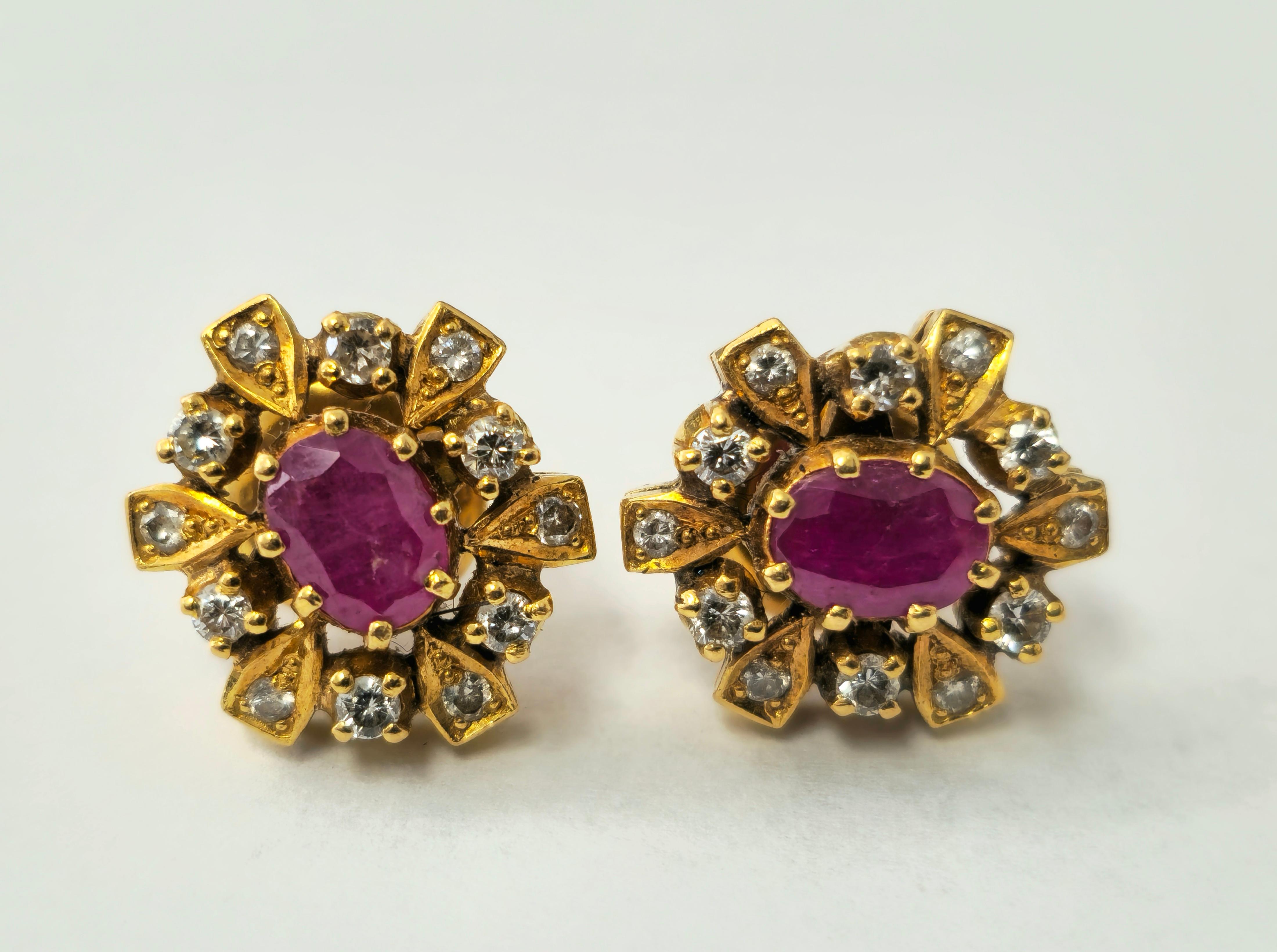 Womens Cocktail Ruby & Diamond Earrings in 18k Gold   In Excellent Condition For Sale In Miami, FL