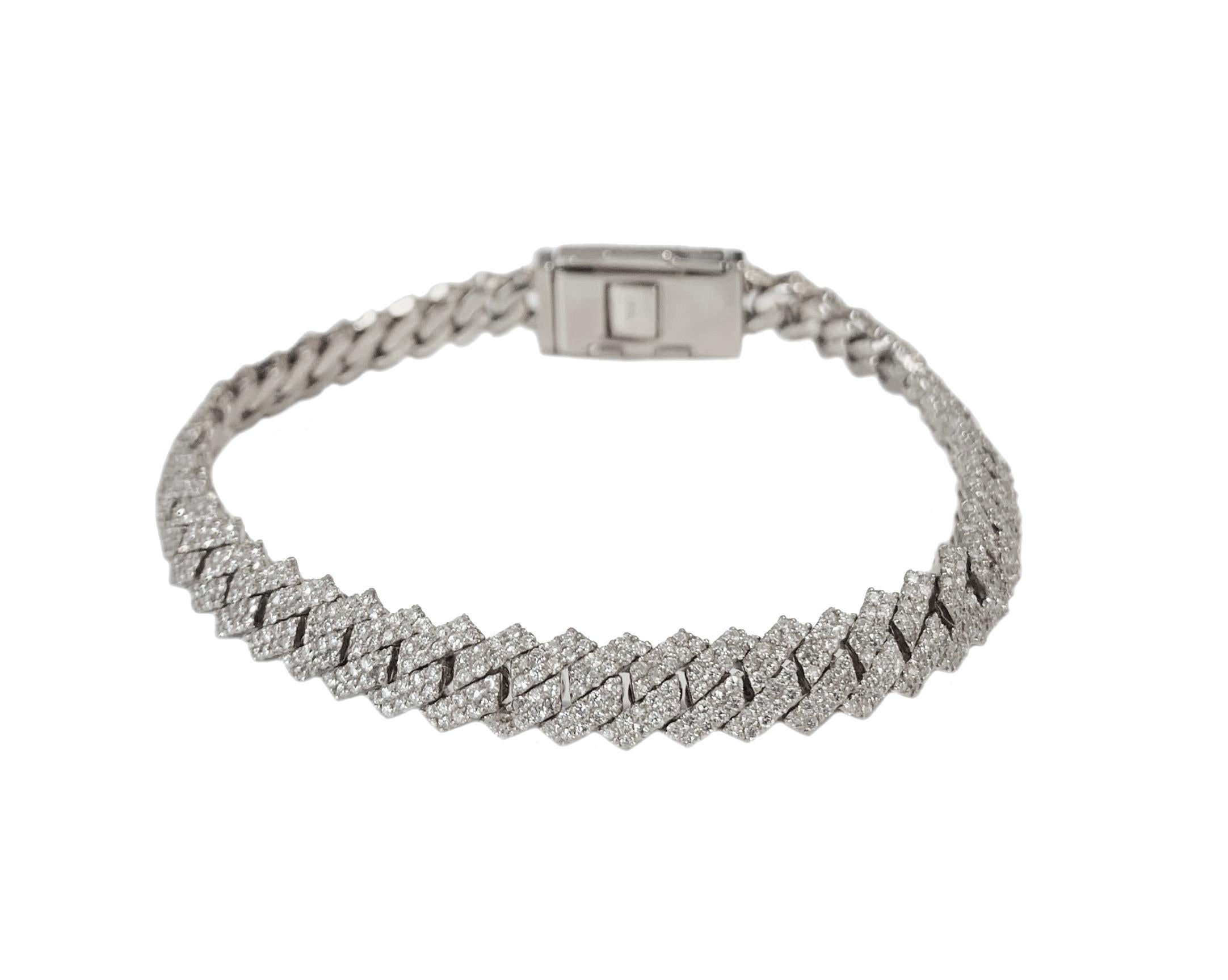 Women's Cuban Link Bracelet in 10k White Gold In New Condition For Sale In New York, NY
