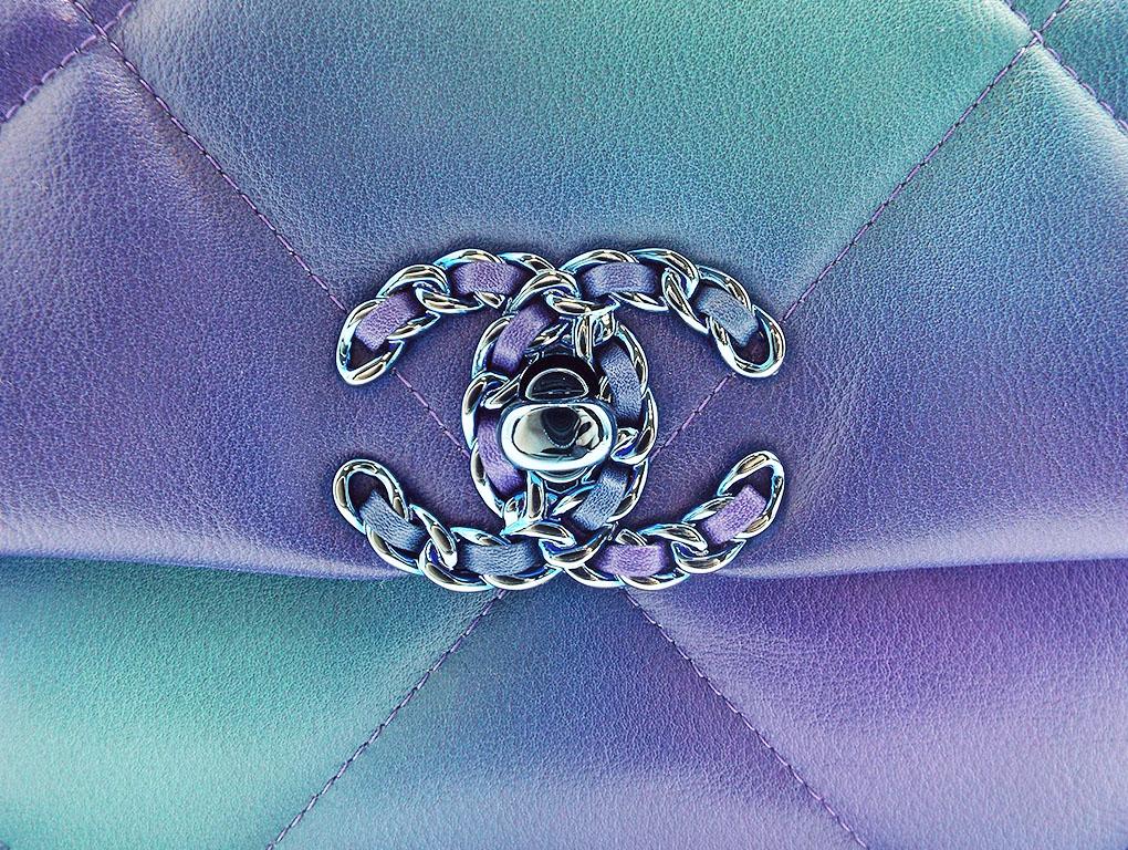 WOMENS DESIGNER Chanel 19 Krawatten-/Dye-Klappentasche im Angebot 1