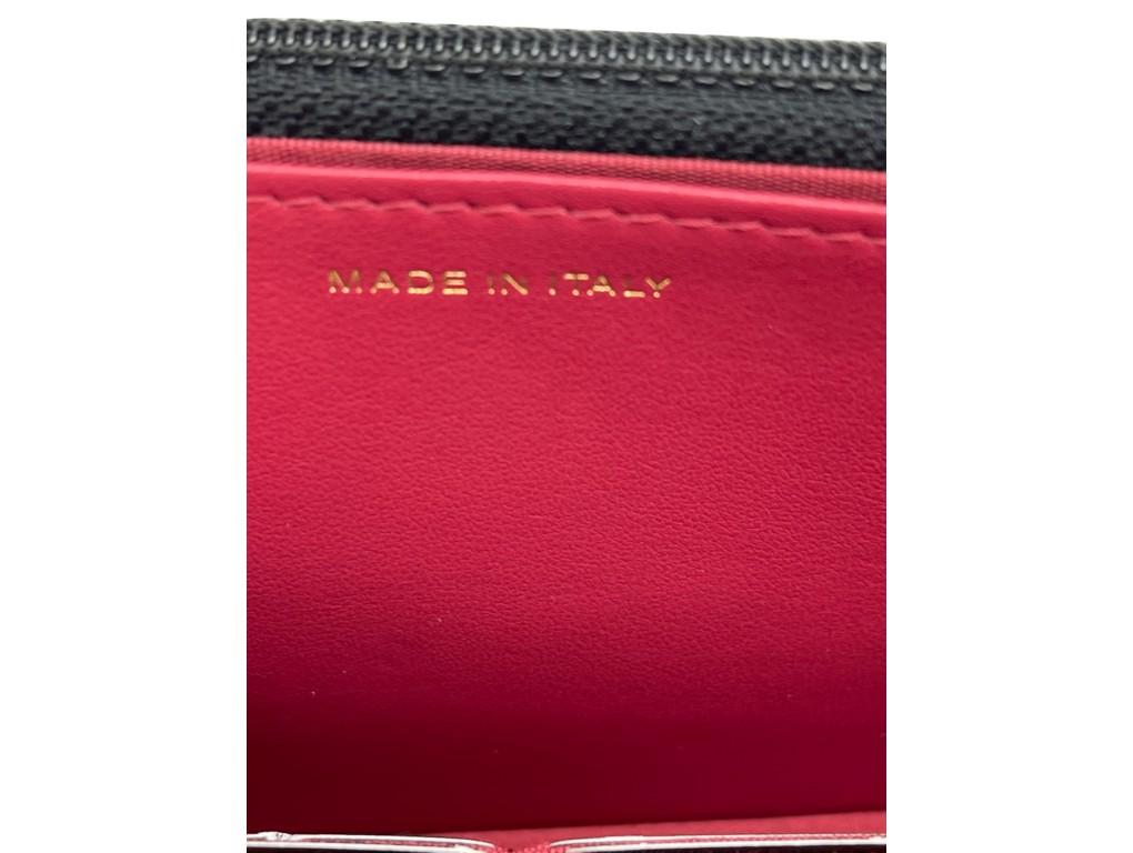 WOMENS DESIGNER Chanel 19 Wallet on Chain For Sale 2