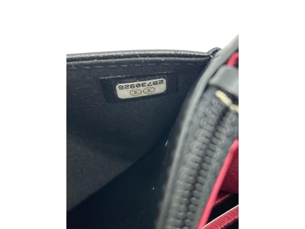 WOMENS DESIGNER Chanel 19 Wallet on Chain For Sale 3