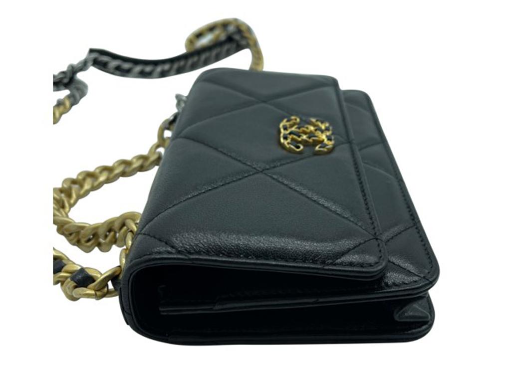 chanel 19 wallet on chain black