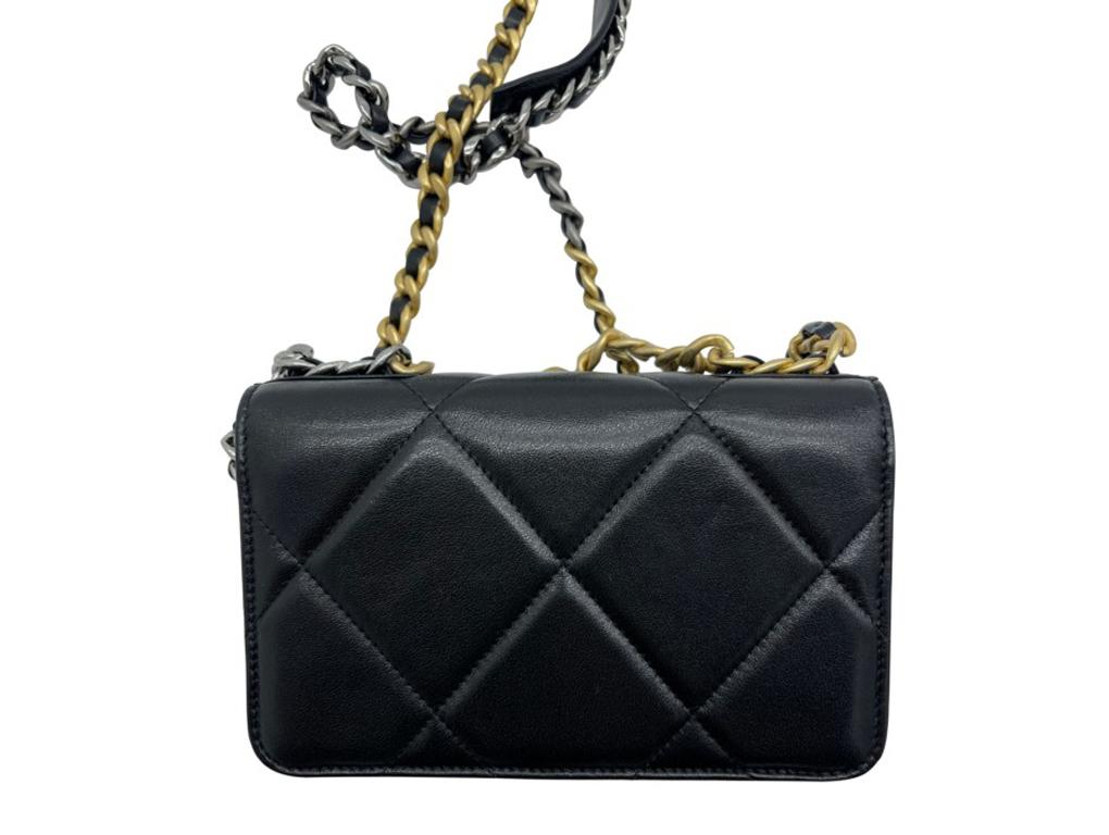 chanel 19 wallet on chain white