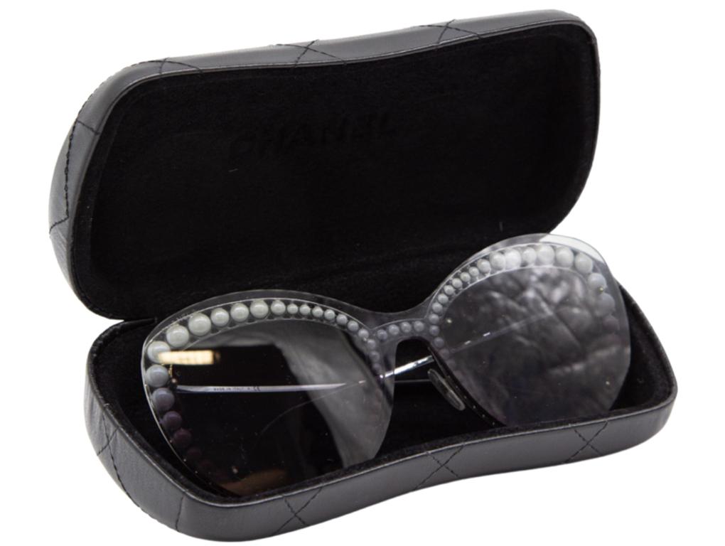 Gris Lunettes de soleil papillon Chanel WOMENS DESIGNER en vente