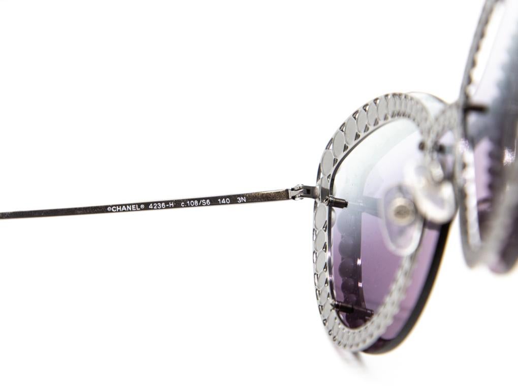 Lunettes de soleil papillon Chanel WOMENS DESIGNER en vente 1