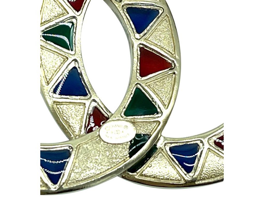 Modern Womens Designer CHANEL CC Brooch For Sale