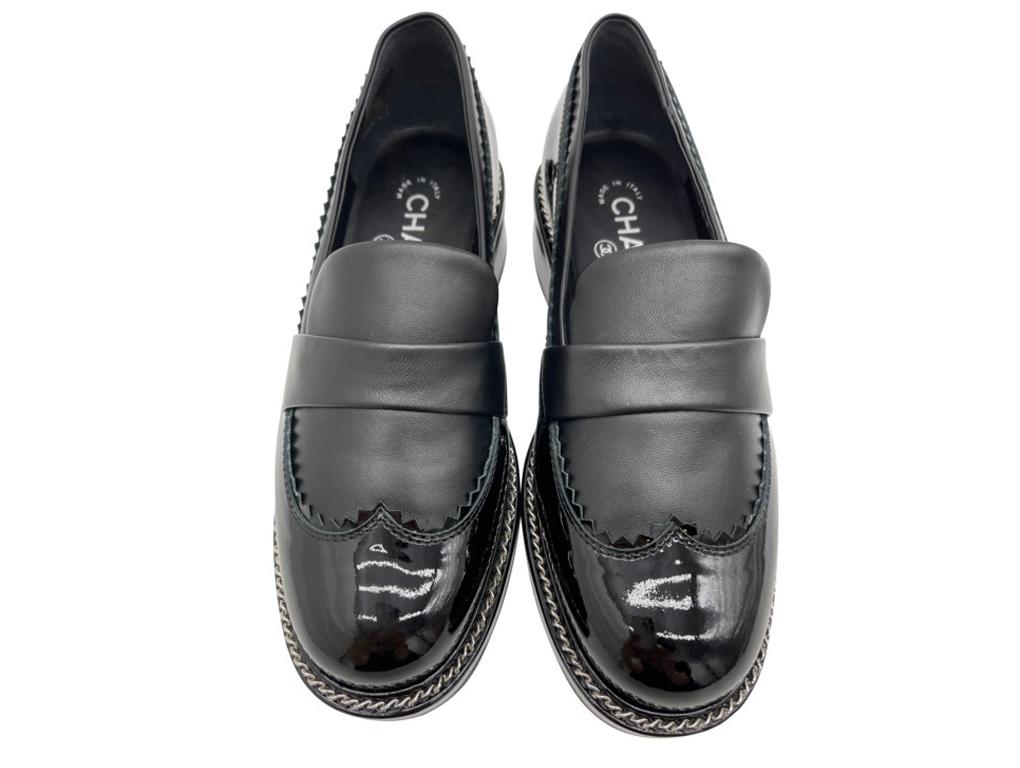 Beautiful and stunning Chanel black leather loafers, mocassins finished off with silver chain detail.

BRAND	
Chanel

FEATURES	
CC logo detail, Loafers, chain detail

COLOUR	
Black

CONDITION	
New

MEASUREMENTS	
38

ACCESSORIES	
Box,