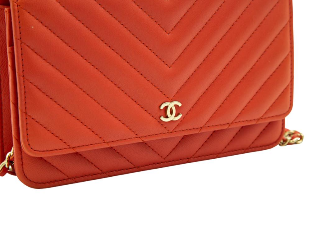 WOMENS DESIGNER Chanel Chevron Wallet on Chain In Excellent Condition For Sale In London, GB