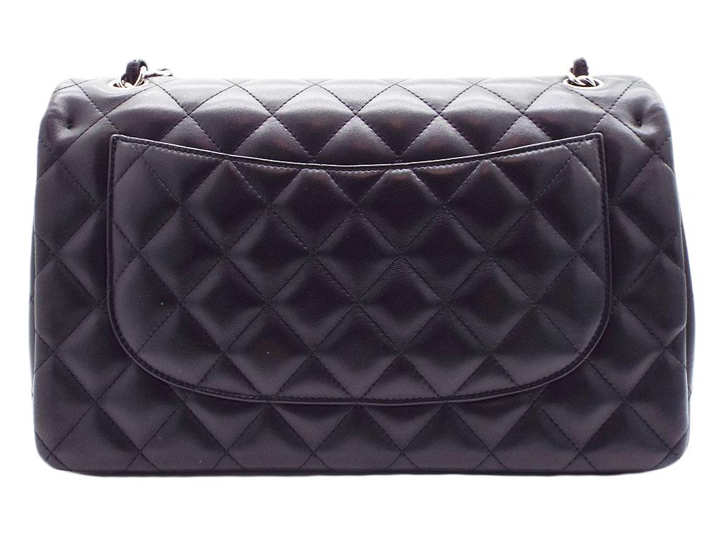 A wonderful Chanel Jumbo-sized Classic Double Flap bag for sale. Made from black lambskin leather with silver hardware. A preloved bag for sale in used, excellent condition – do look at photos.
BRAND	
Chanel

FEATURES	
CC Clasp Closure, One exterior