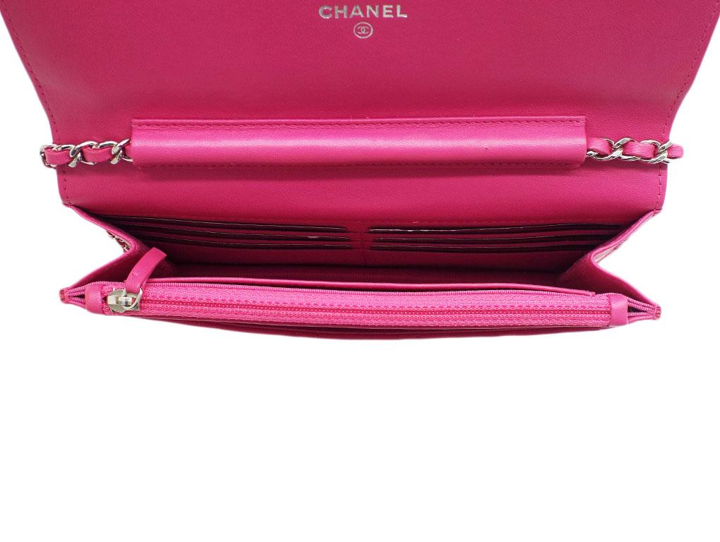 WOMENS DESIGNER Chanel Classic Wallet on Chain For Sale 4