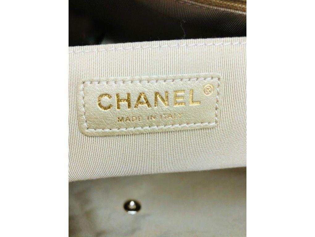 Women's Designer Chanel Classic XXL Travel Flap Bag For Sale 1