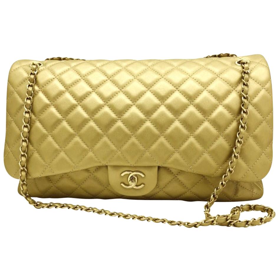 Women's Designer Chanel Classic XXL Travel Flap Bag For Sale