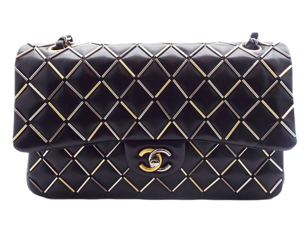 WOMENS DESIGNER Chanel Embellished Flap Bag – Medium For Sale 2