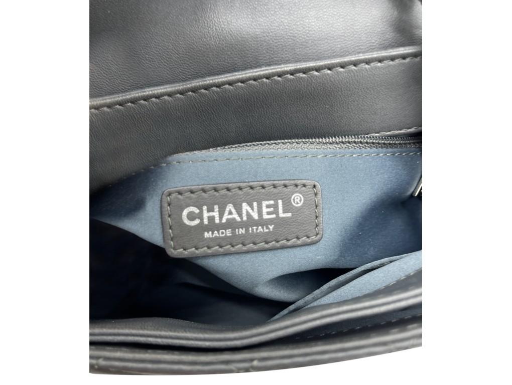 WOMENS DESIGNER Chanel Flap Bag For Sale 1