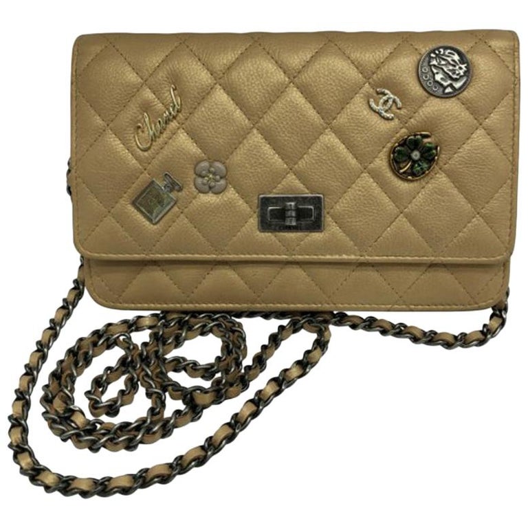 WOMENS DESIGNER Chanel Lucky Charms Casino 2.55 Reissue WOC For Sale at  1stDibs | woc casino