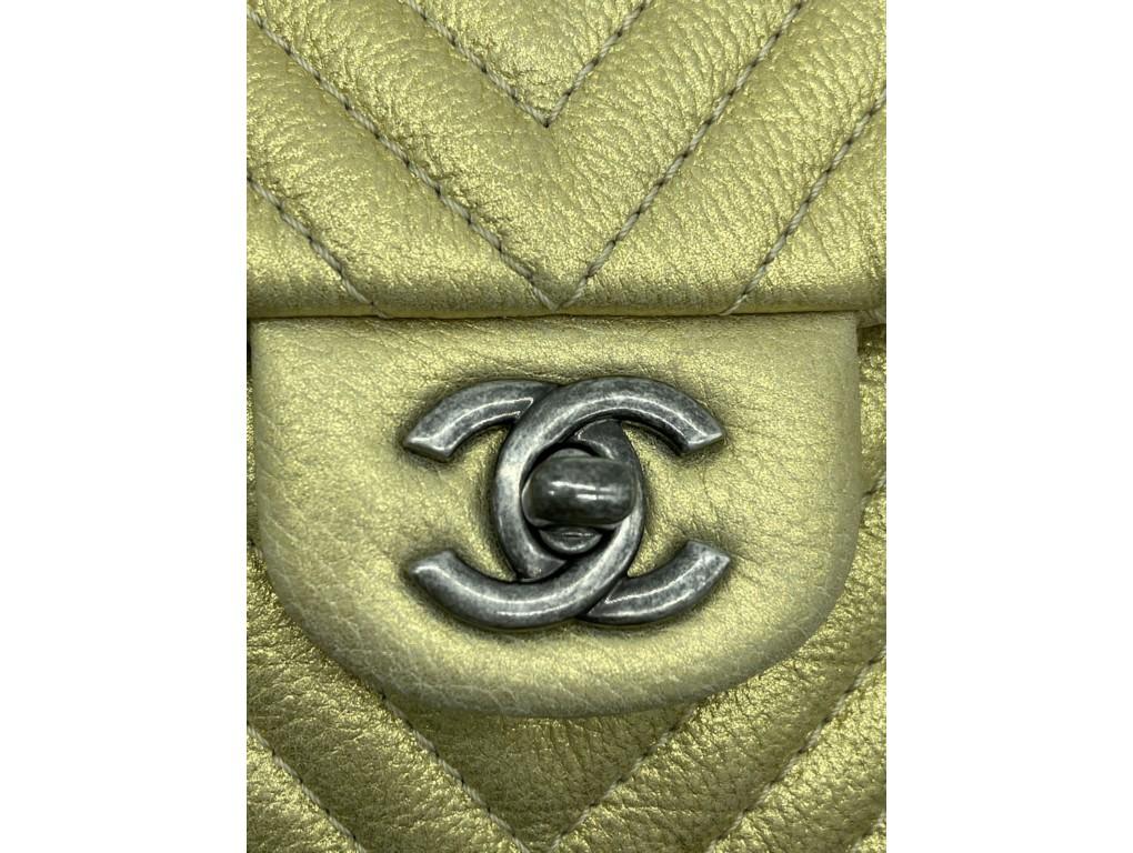 WOMENS DESIGNER Chanel Mini Crossbody Bag In Good Condition For Sale In London, GB