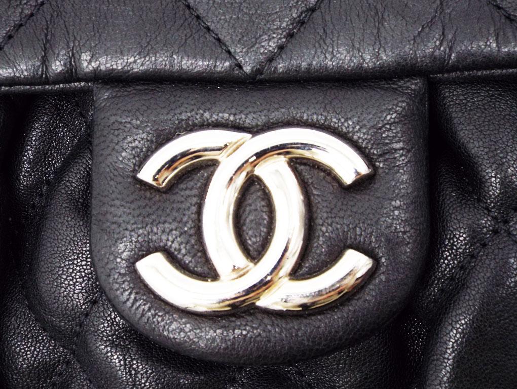 WOMENS DESIGNER Chanel Rouched Chain Edged Messenger For Sale 2
