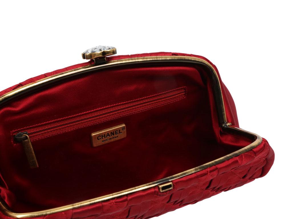 WOMENS DESIGNER Chanel Timeless Clutch Red Satin In Excellent Condition For Sale In London, GB
