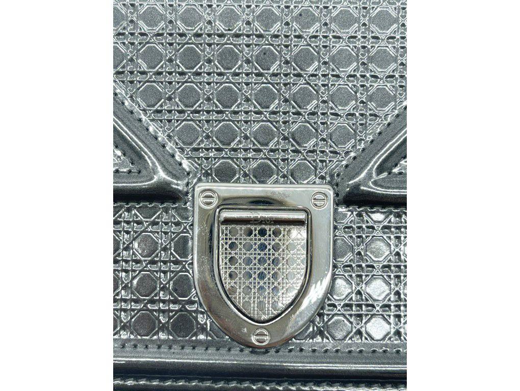 A stunning Micro Diorama bag from Dior in Metallic Pewter Cannage leather. The bag is in preloved, excellent condition – Please see photos.
BRAND	
Dior

FEATURES	
1 zipped pocket, cannage pattern, crest shaped clasp, detachable chain, four card
