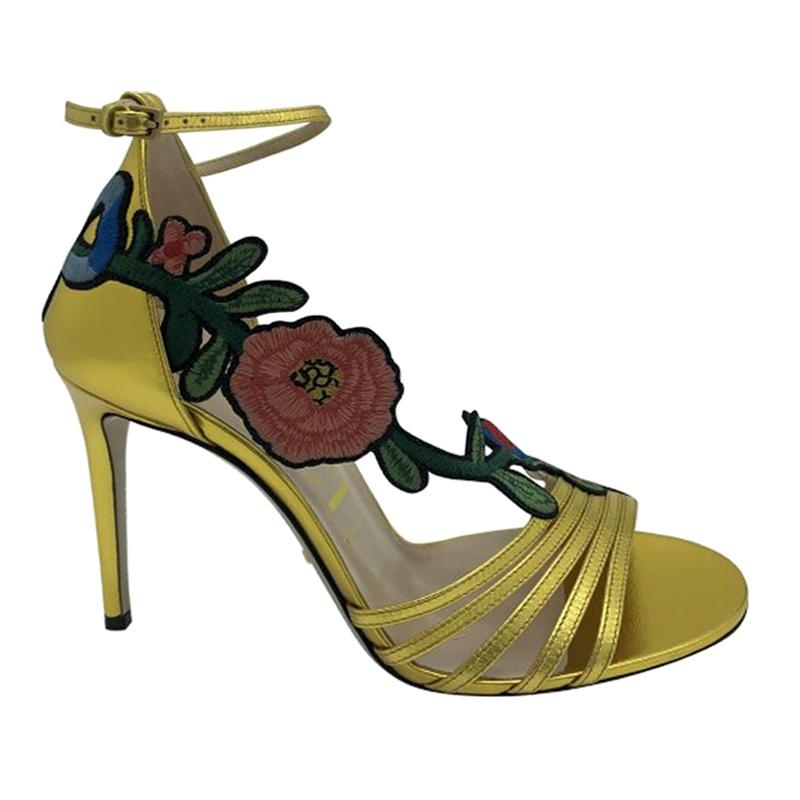 Womens Designer Gucci Gold and Flower Heels sandals shoes - 40 For Sale