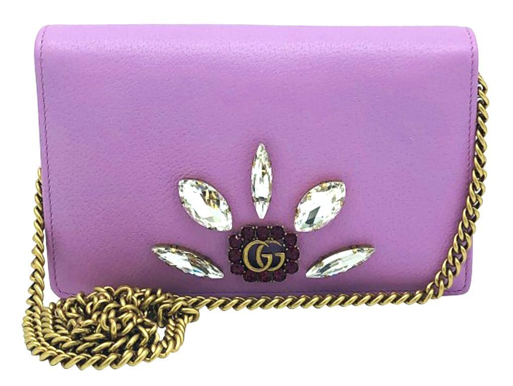 Great bag by Gucci – The Gucci leather crystal shoulder or crossbody bag. This shoulder bag is crafted of lovely textured calfskin leather in pink, removable chain strap, Golden hardware, An interlocking gold GG logo accented with crystals and