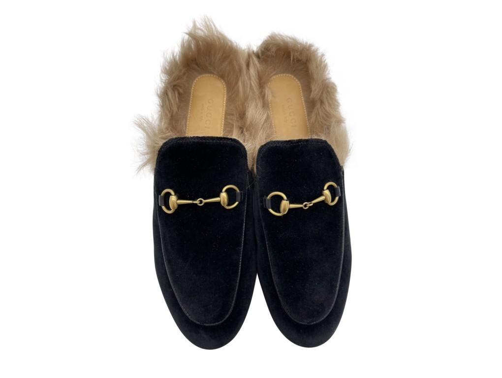 Gorgeous pair of velvet mules from Gucci in the Princeton design in a size 40 (UK 7). Purchased and stored, never used.

BRAND	
Gucci

FEATURES	
Mule, Princetons, Black velvet, fur

MATERIAL	
Leather, velvet

COLOUR	
black

ACCESSORIES	
Box,
