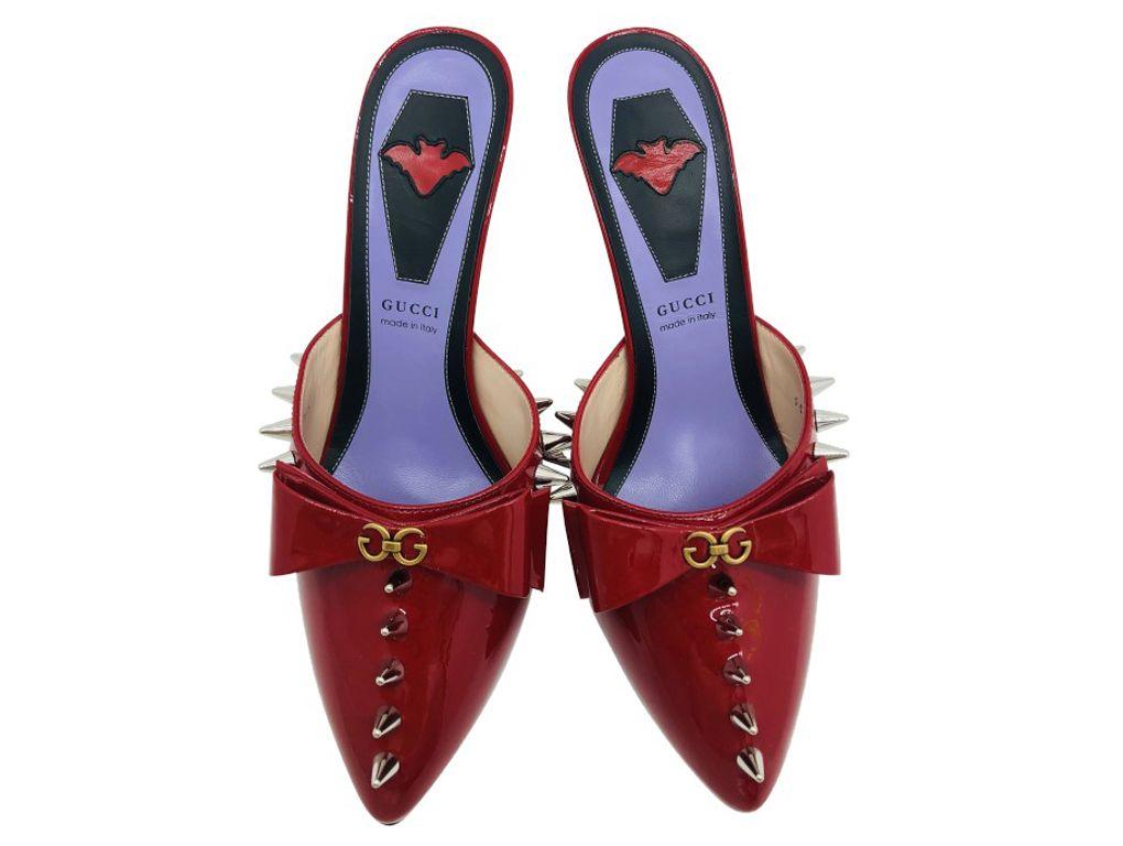 Stunning pair of Gucci pointed Red Patent Leather Mules with bow detail and silver studs in a size 38.5 (UK 5.5). An unworn new pair which have been stored since purchase. Save on these as the Retail price is £695.
BRAND	
Gucci

FEATURES	
Pointed