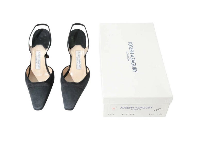 A lovely pair of Joseph Azagury square toe suede court shoes. Size 35 UK 2. A preloved pair which are in Good condition.

BRAND	
Joseph Azagury

COLOUR	
Black

ACCESSORIES	
Box

CONDITION	
Used – Good

FEATURES	
9cm heel, Court Shoe, Square