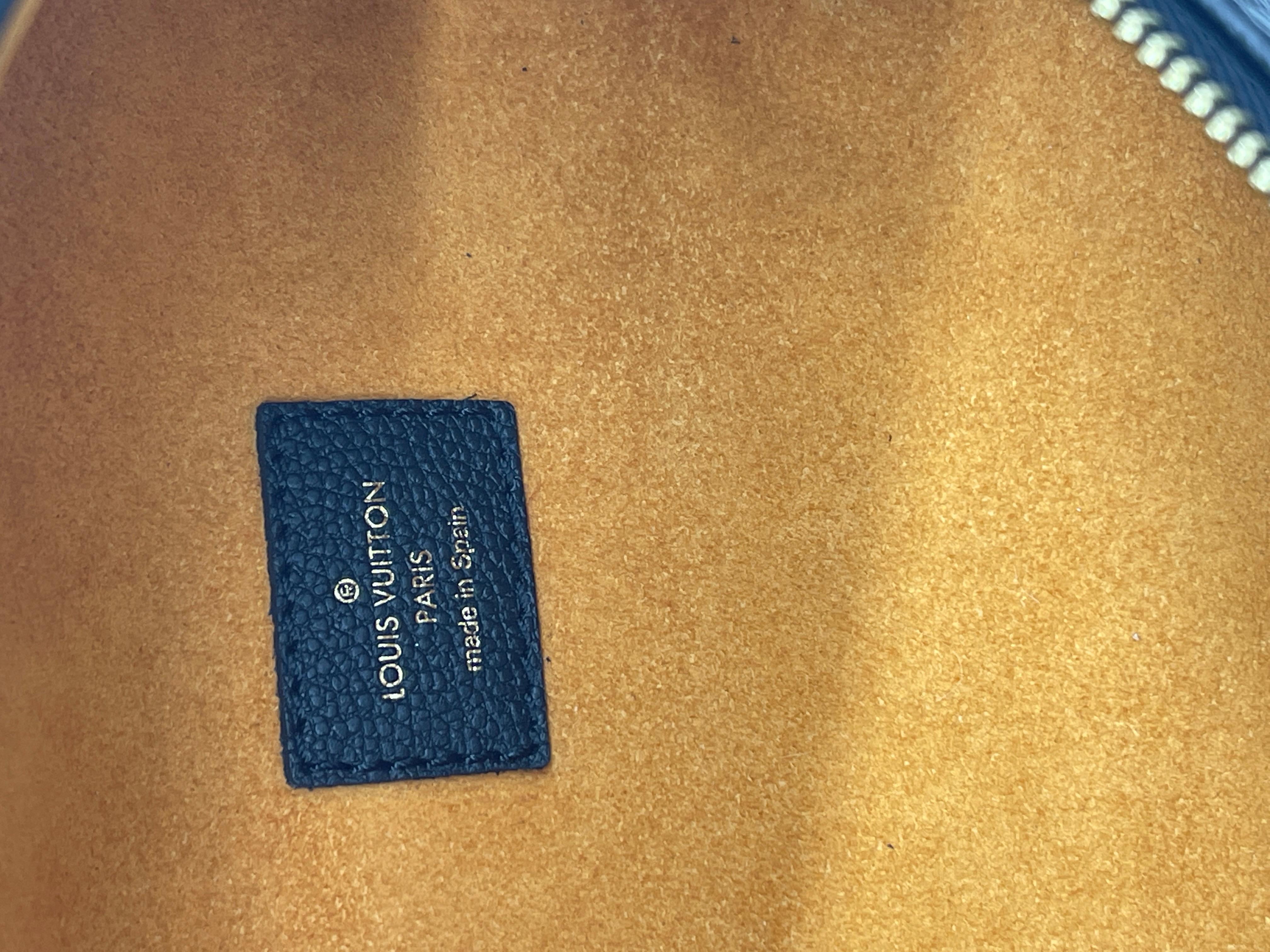 WOMENS DESIGNER Louis Vuitton Gürteltasche mit Monogramm aus schwarzem Empreinte-Leder Damen im Angebot