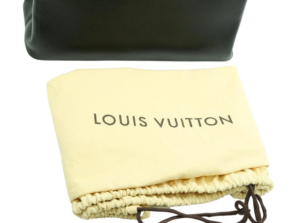 WOMENS DESIGNER  Louis Vuitton Capucines MM Black leather For Sale 2